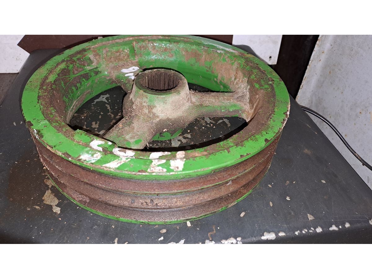 POULIE MENANTE JOHN DEERE 1365 L266 LP : 1739