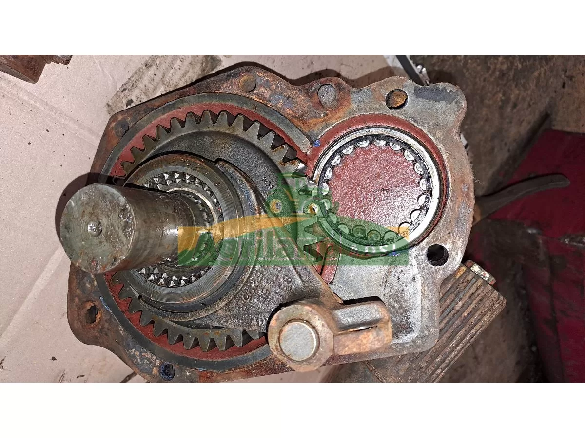 BLOC PTO ARRIERE AVEC ARBRE ET PIGNON LP : 805