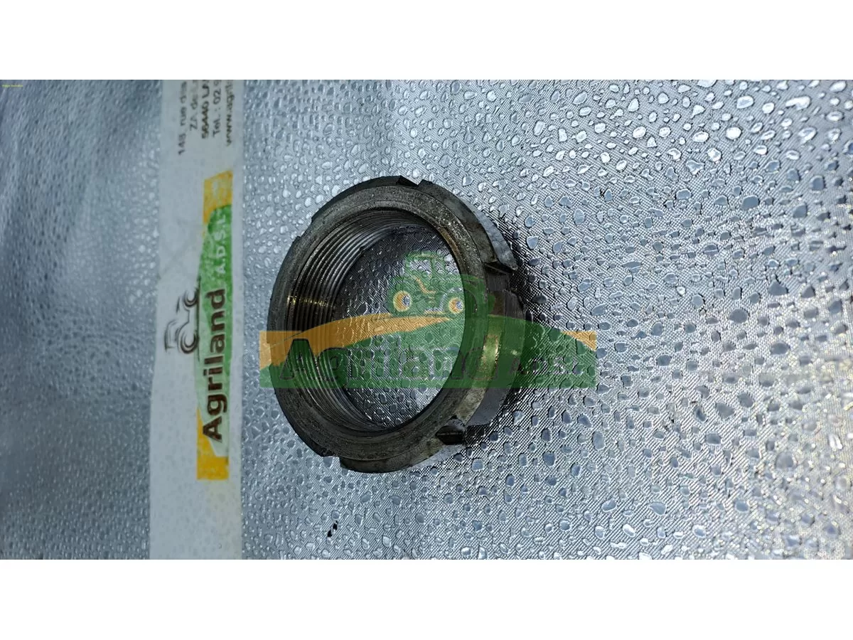 ECROU DE L AXE CENTRAL DANS BOITIER LATERAL LP : 696