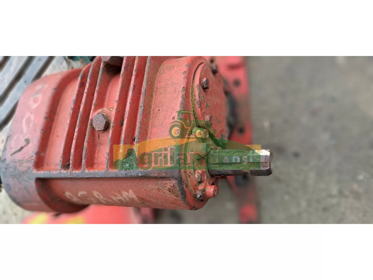 BOITIER PRINCIPAL AVEC ARBRE INTERMEDIAIRE