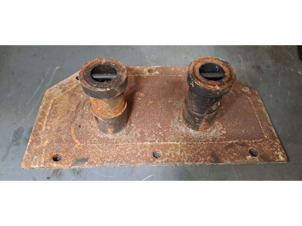 COUVERCLE DE RETENU DES PIGNONS  LP : 853