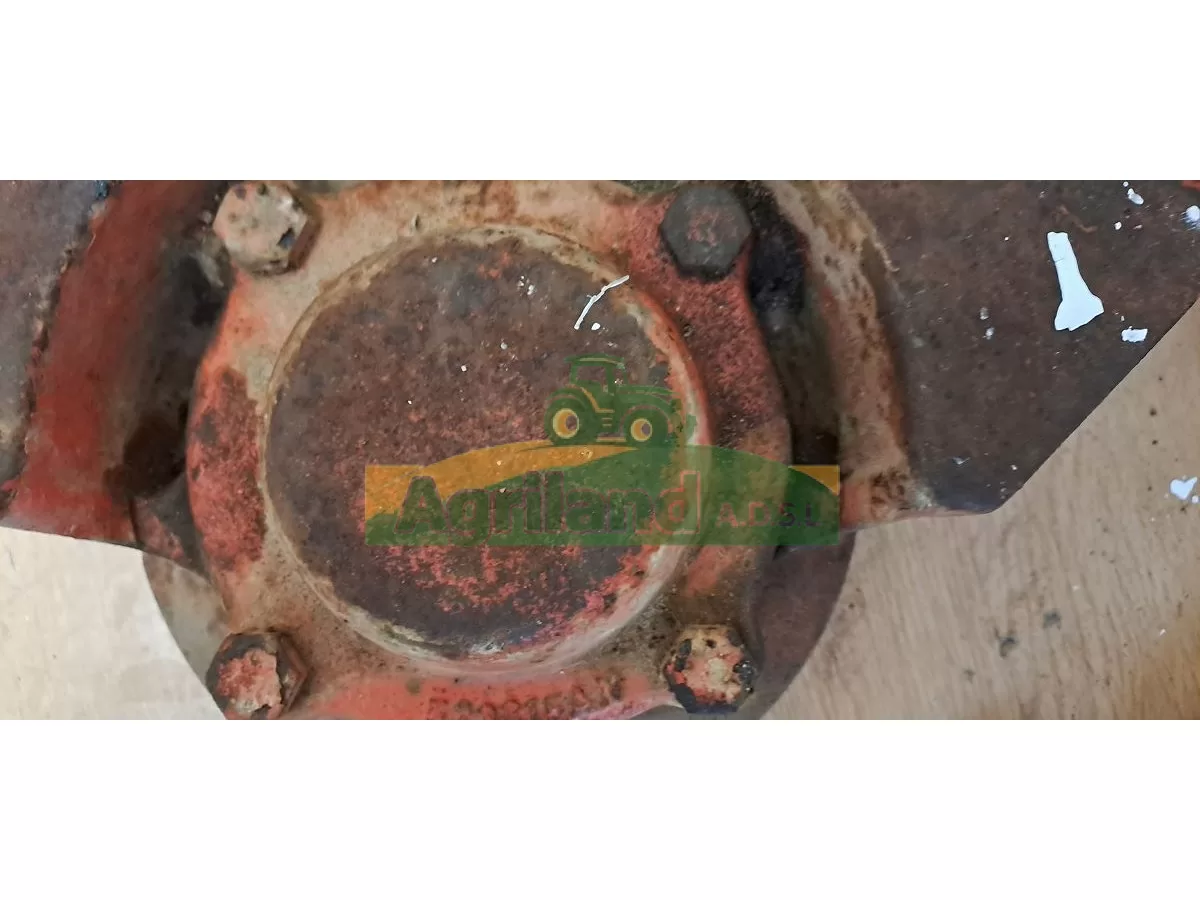 CHAPEAU DE PALIER DROIT LP : 696