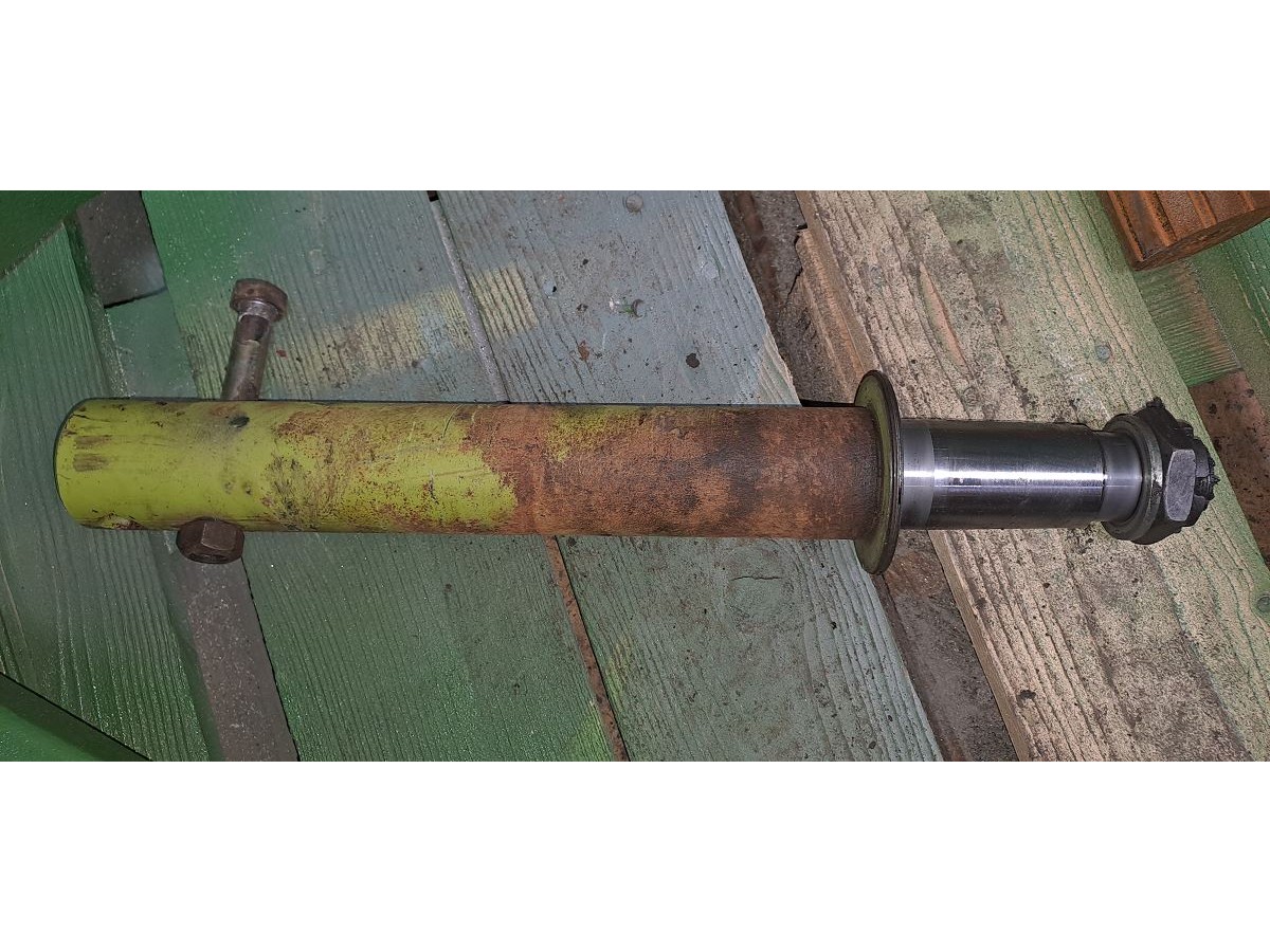 FUSEE DE ROUE DROITE OU GAUCHE LP : 1840