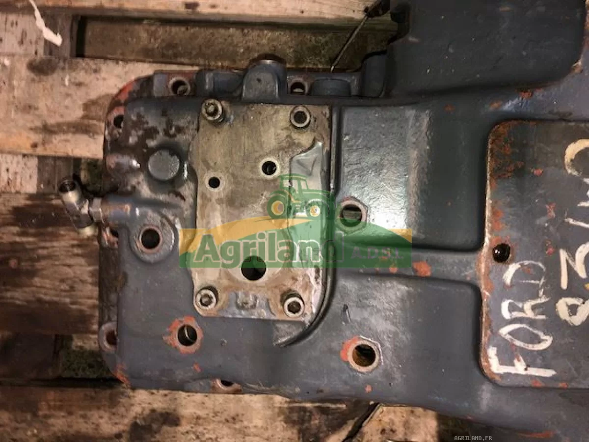 BLOC DE RELEVAGE SANS PISTONS SANS CHEMISE AVEC BRAS SUPERIEURE ET BIELLE