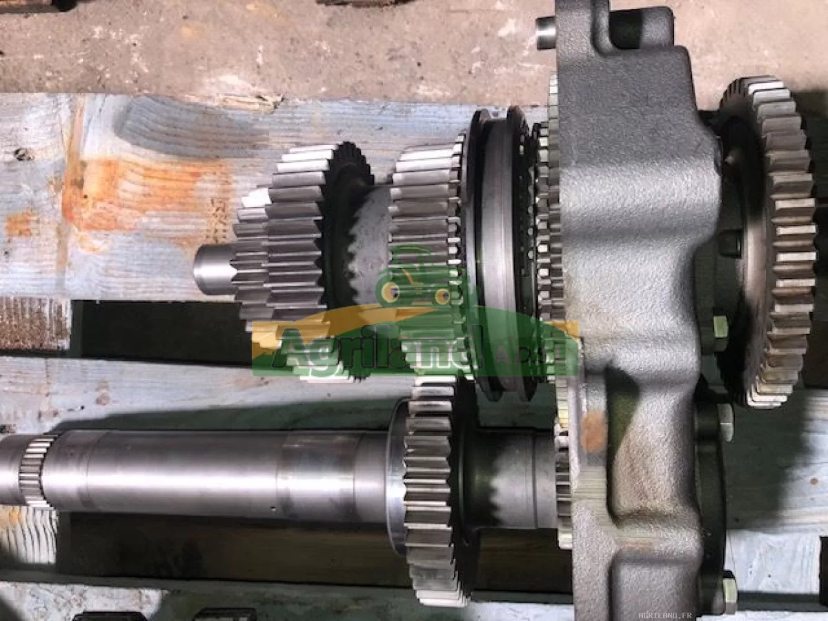 COUVERCLE ARRIERE DE TRANSMISSION AVEC ARBRE ET PIGNON 