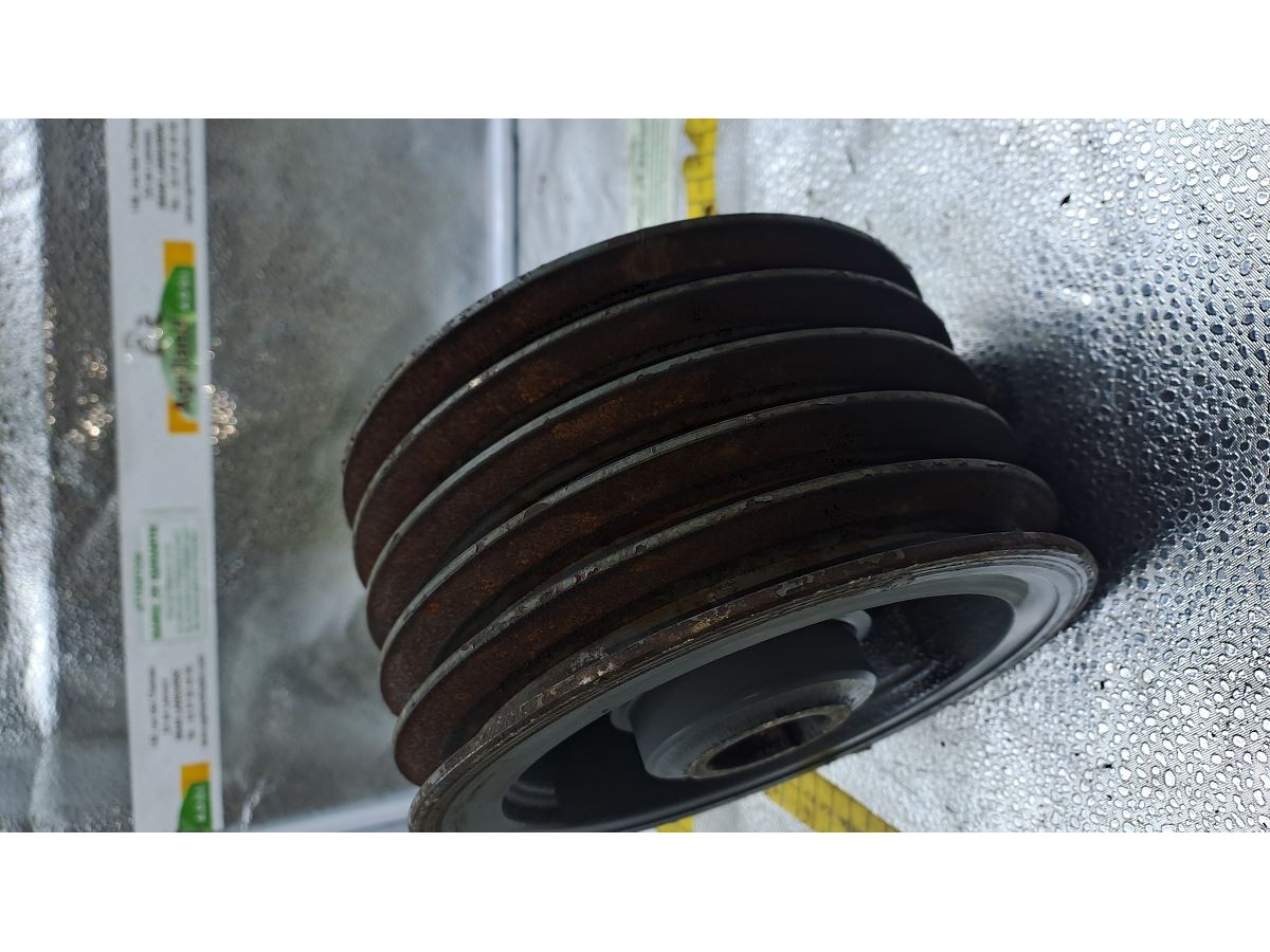 POULIE MENEE (MOYEU CLAVETTE) DIAM EXT 193  5 GORGES