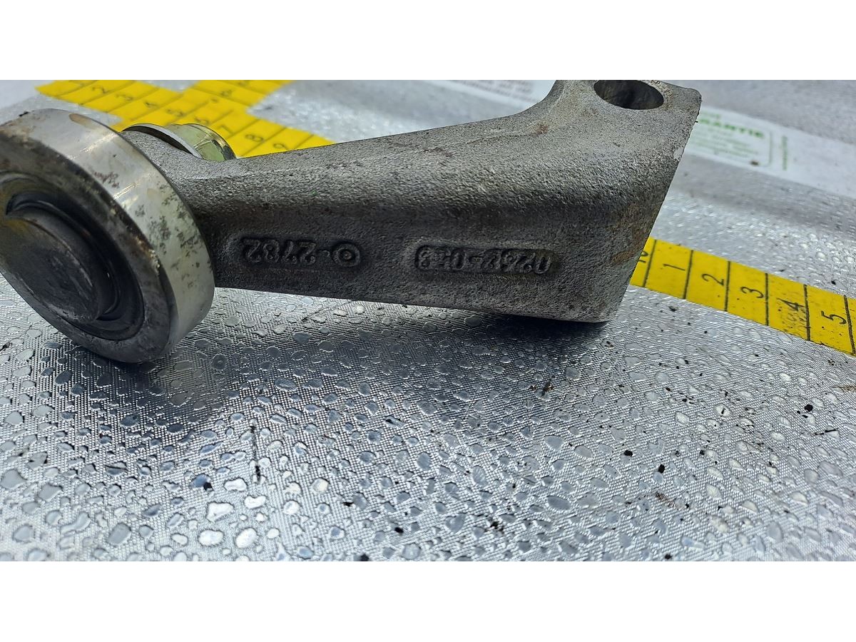 BRAS DE COMMANDE (BIELLETTE) AVEC GALET