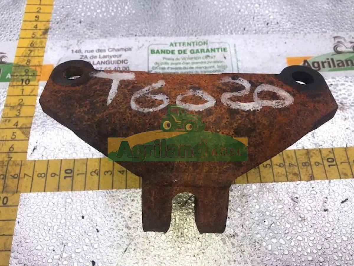 SUPPORT DU COUVERCLE DE RELEVAGE ARRIERE 