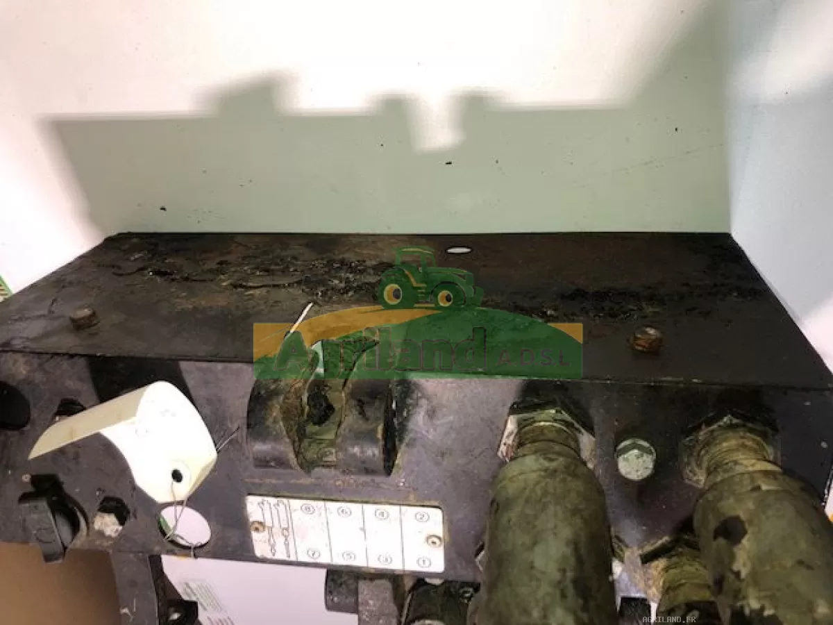 DISTRIBUTEUR HYDRAULIQUE 