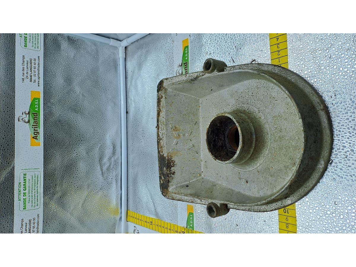 COUVERCLE DE BOITIER AVEC SORTIE PTO