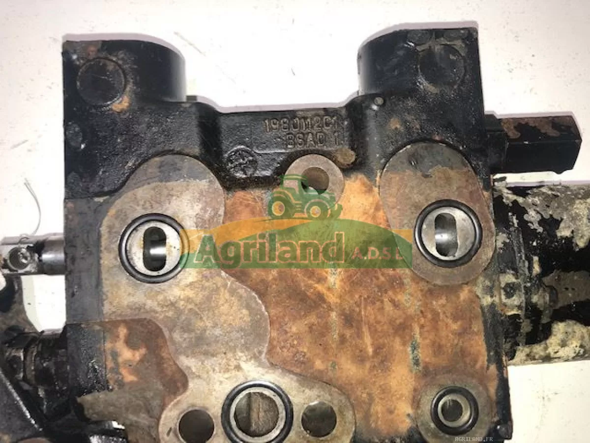 ENSEMBLE DE VALVES  HYDRAULIQUES  AVEC LEVIER 