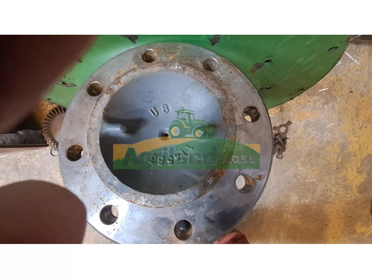 ARBRE DE ROUE ARRIERE 