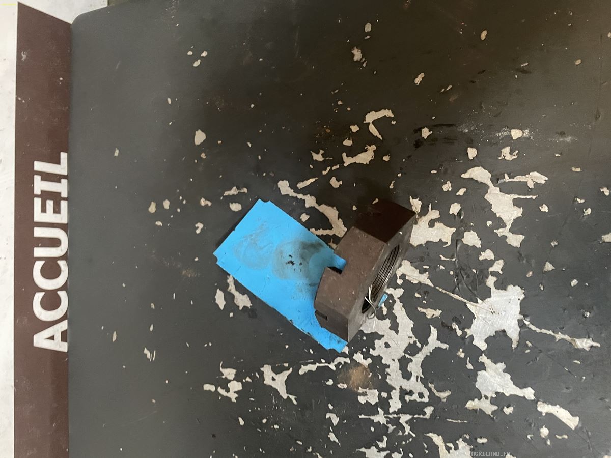 ECROU A CRENEAU M40 X 1,5 MM