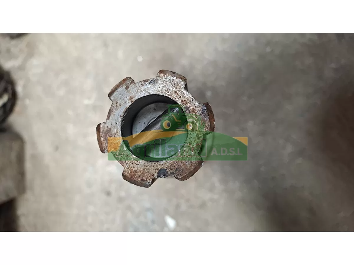 ARBRE DE BOITIER R 700 MODELE SPECIAL AVEC ENTRAINEMENT DE LA POMPE PAR UNE MECANINDUS LP : 1861