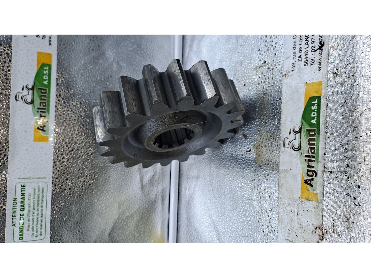 PIGNON LATERAL Z18 (HAUT)