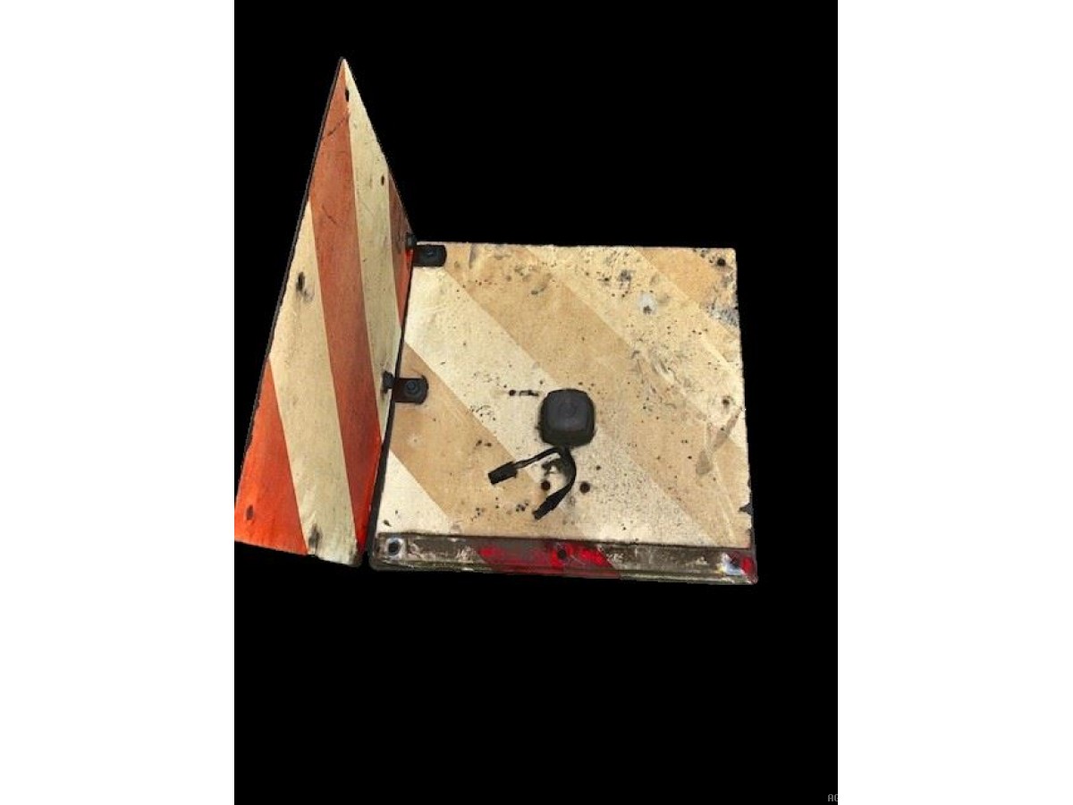 PANNEAU DE SIGNALISATION + FEU ARRIERE GAUCHE 