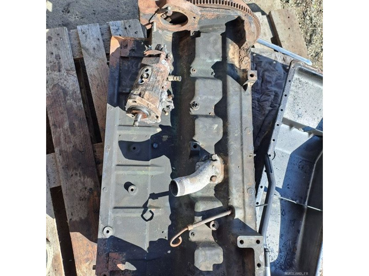 MOTEUR EMBIELLE 6068TL051 AVEC CULASSE À SURFACE ET ETANCHEITE ( JOINTS À FAIRE) 