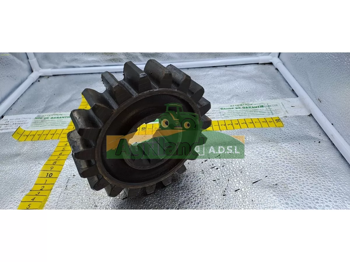 PIGNON DE BOITIER Z19  