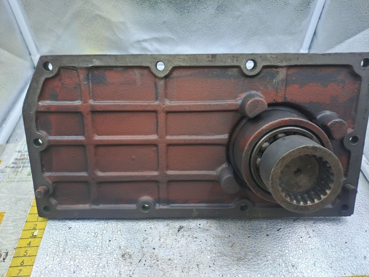 COUVERCLE ARRIERE AVEC ARBRE ET DOUILLE DE RACCORDEMENT