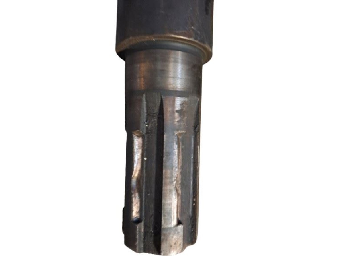 ARBRE DE BOITIER R 700 MODELE SPECIAL AVEC ENTRAINEMENT DE LA POMPE PAR UNE MECANINDUS LP : 1861