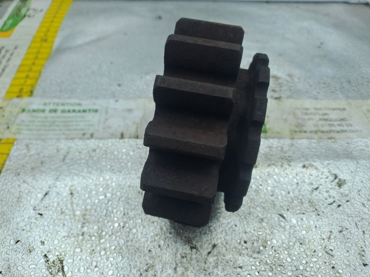 PIGNON DE BOITIER Z15 