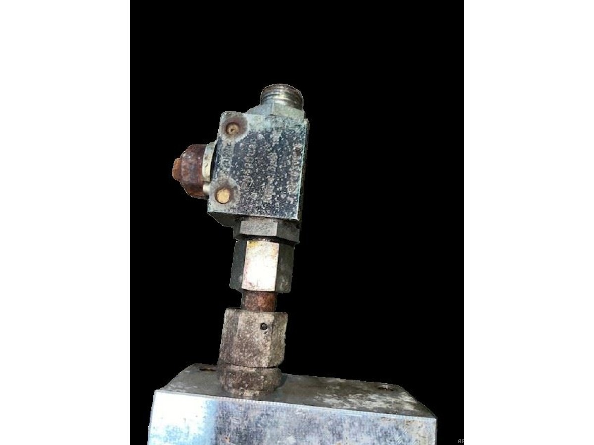 BLOC DE DISTRIBUTION AVEC ROBINET