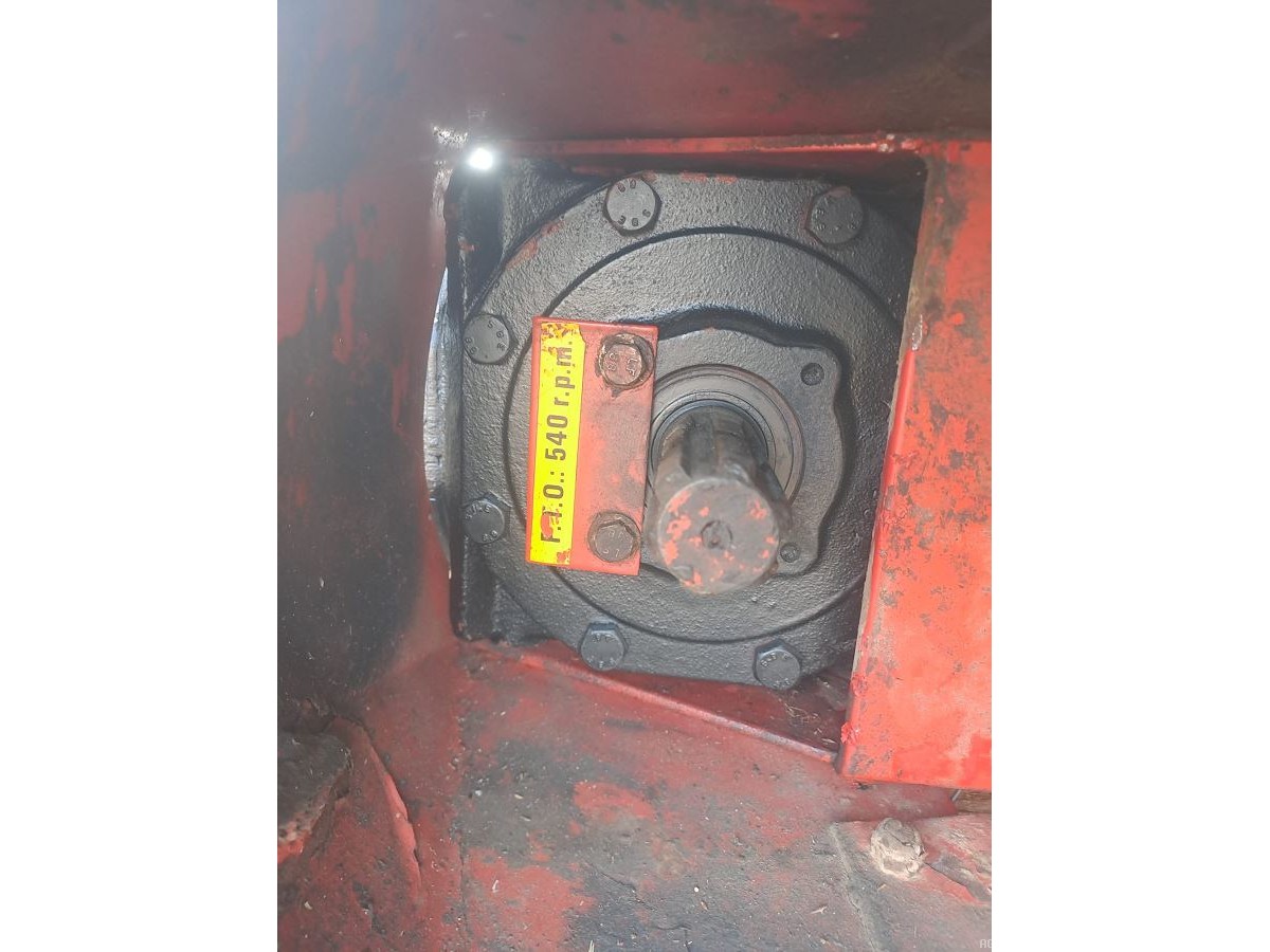 SWIVEL GEAR COMPLETE. 540/1000 R.P.M (TETE GYRODINE COMPLETE)