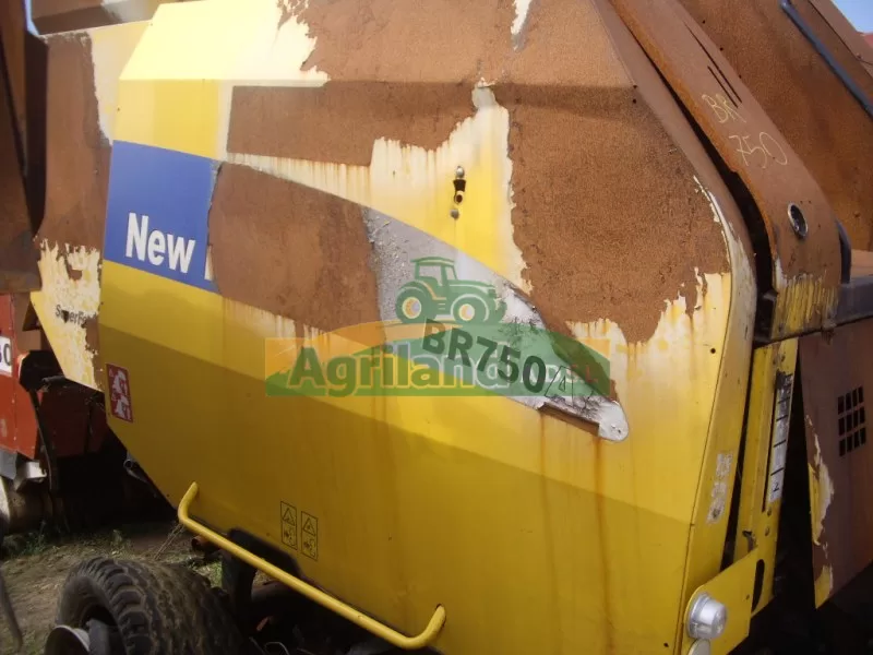 Round Baller New Holland Br750