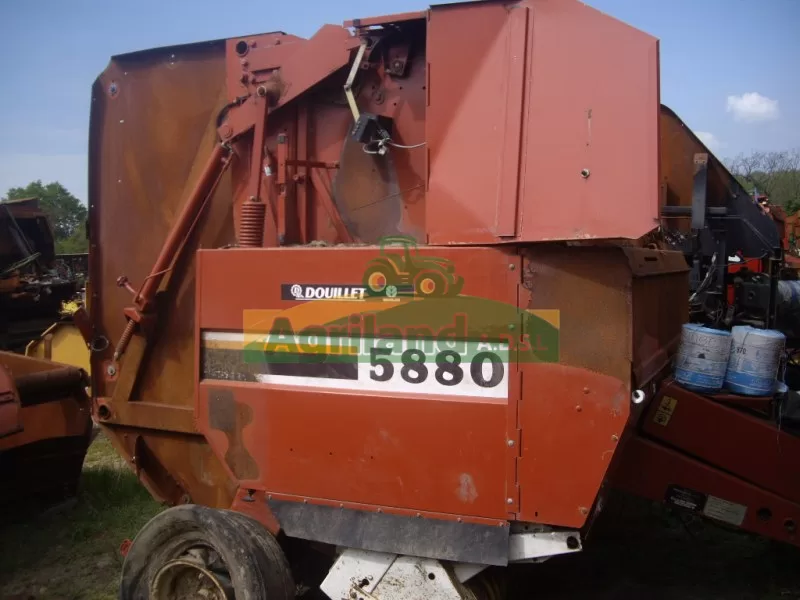 Round Baller Hesston 5880