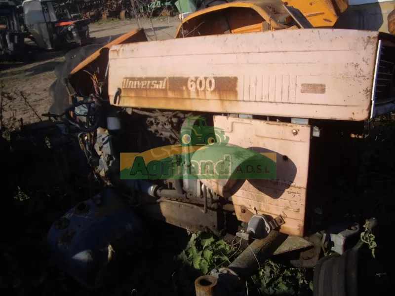 Pièces Tracteur Universal 600