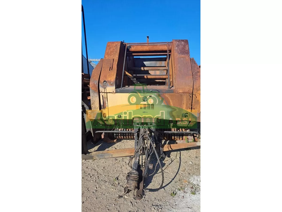 NEW-HOLLAND BR 7060