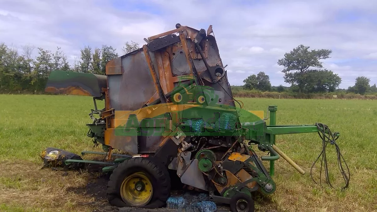 JOHN DEERE 854 N EC-892-ZY