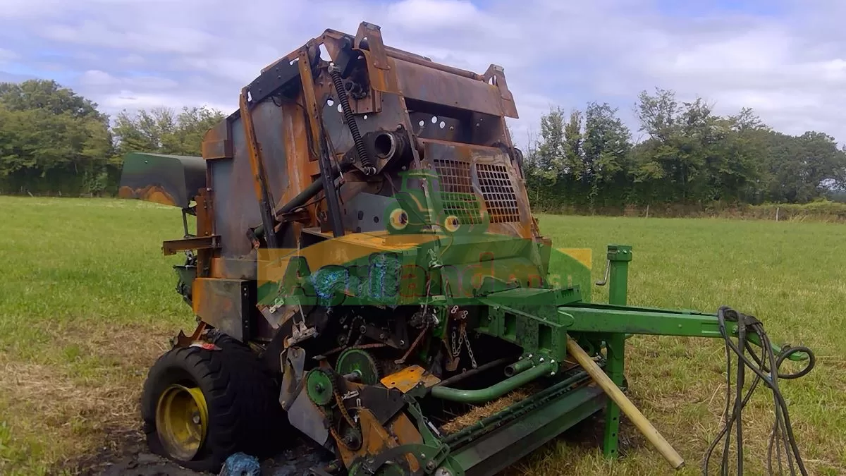 JOHN DEERE 854 N EC-892-ZY